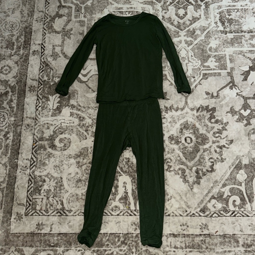 Kyte hunter green 4T two piece❄️reduced❄️